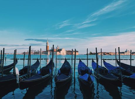 Nel_blu_dipinto_di_blu_Riva Degli_Schiavoni.jpg