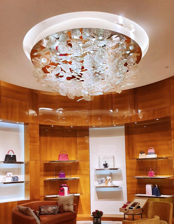 Dubai_Mall_LouisVuitton_1.jpg