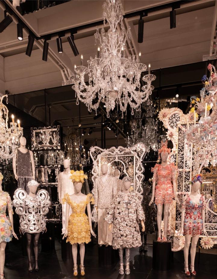 Dal cuore alle mani DG Sala specchi