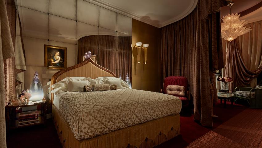 bt_wowhouse-2025-fortuny_bonacina_baroviertoso-primary-bedroom-by-tomef-design_photo_james-mcdonald0716_web.jpg