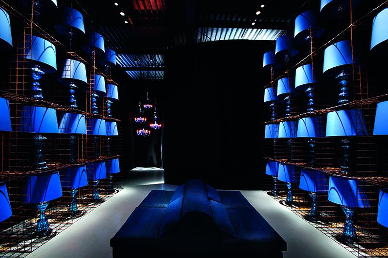 Nel_blu_dipinto_di_blu_Barovier&Toso_BLU_PaolaNavone_2010.jpeg