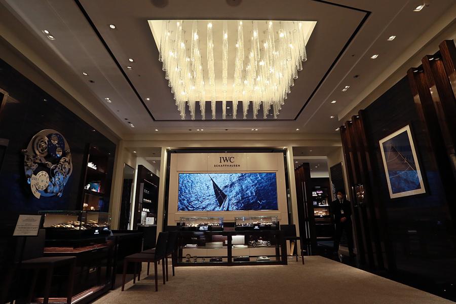 bt_iwc-the-hyundai-yeouido_seoul_south-korea_02_bespoke-ceiling.jpg