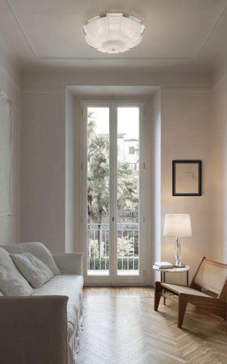 Plisse ceiling and twins table 