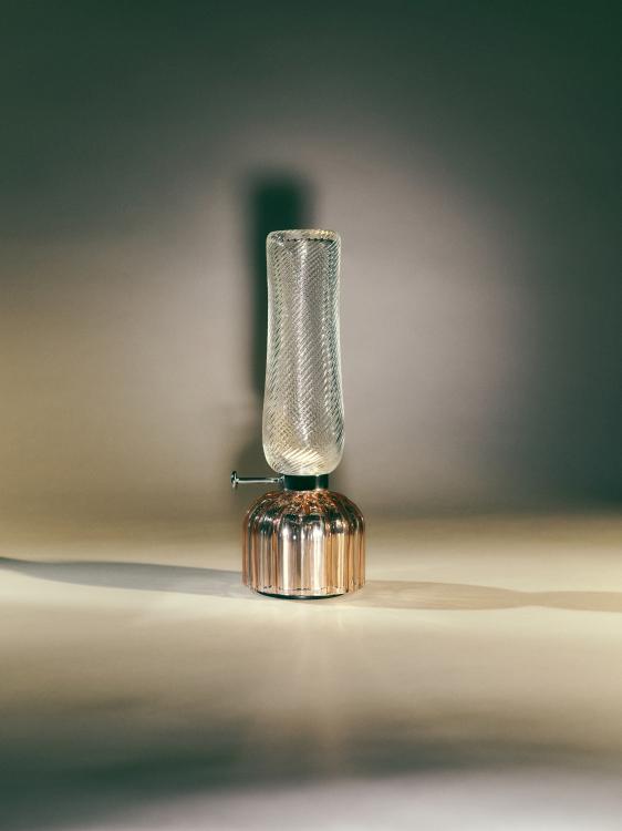 bt_aurora_portable-lamp_nichettor_editorial_01.jpg